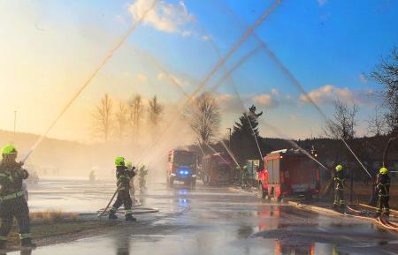 Prispetje nove avtocisterne PGD Cerknica 02 FOTO LJUBO VUKELIČ